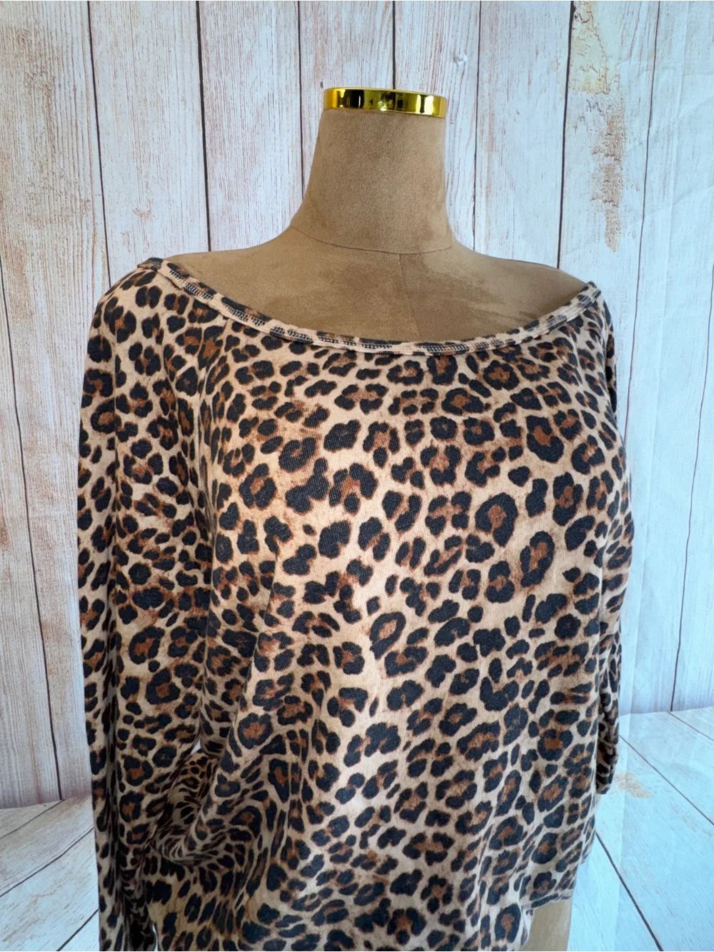 Torrid Off-Shoulder Light Weight French Terry Sweatshirt, leopard print sz 2 2X - Picture 6 of 12